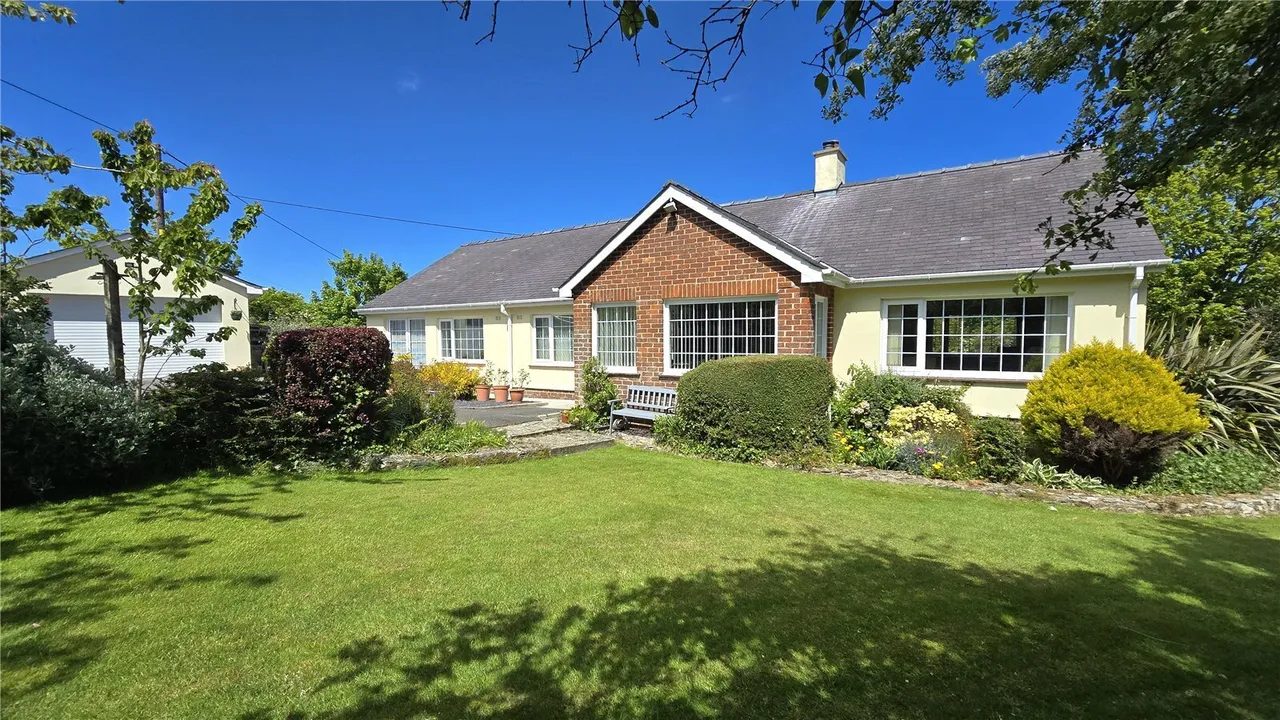 5 bed house for sale, Bull Bay, Amlwch, LL68