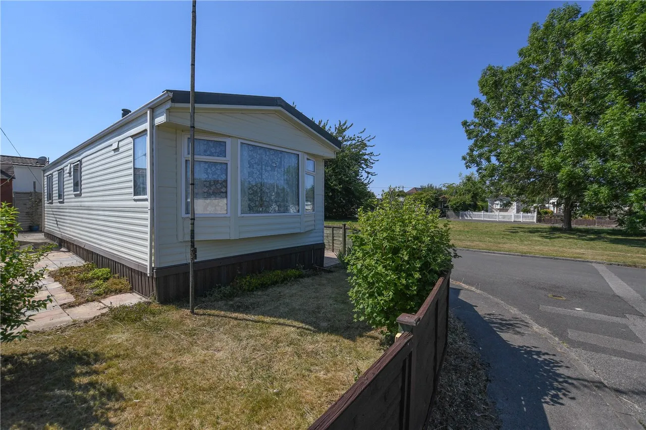 2 bed in winnersh for sale — Grovelands Park, Winnersh, Wokingham, Berkshire, RG41