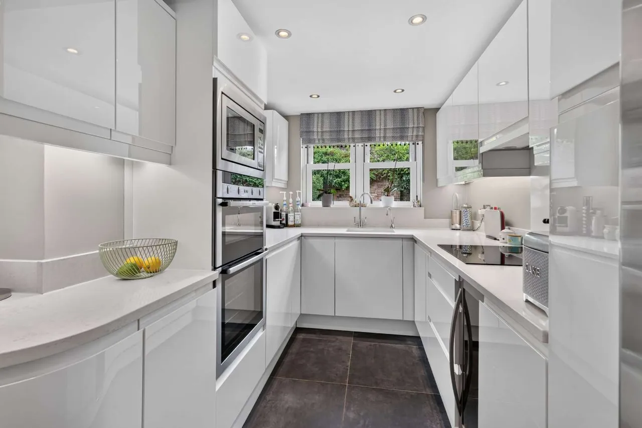 Stag Lane, Buckhurst Hill, Essex, IG9 5TD, photo 5