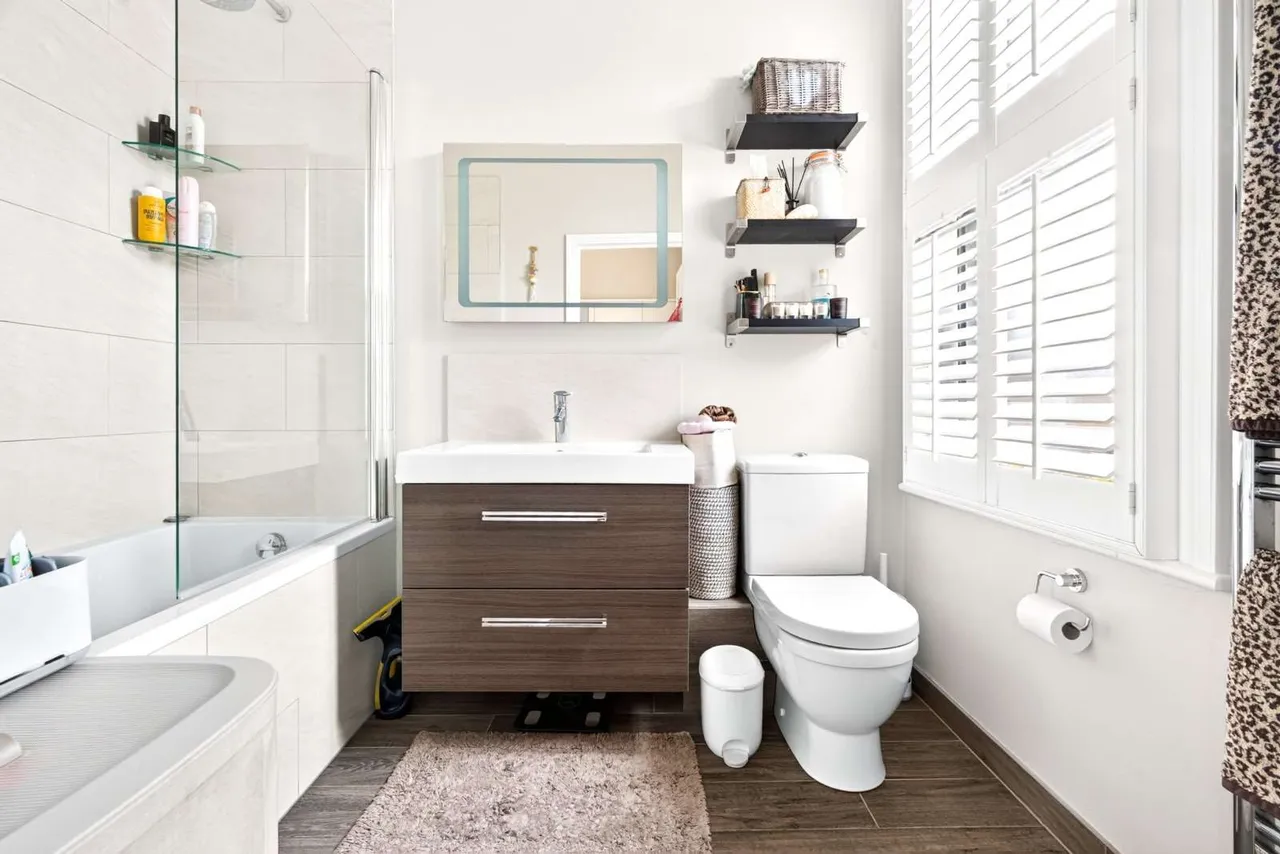Stag Lane, Buckhurst Hill, Essex, IG9 5TD, photo 10