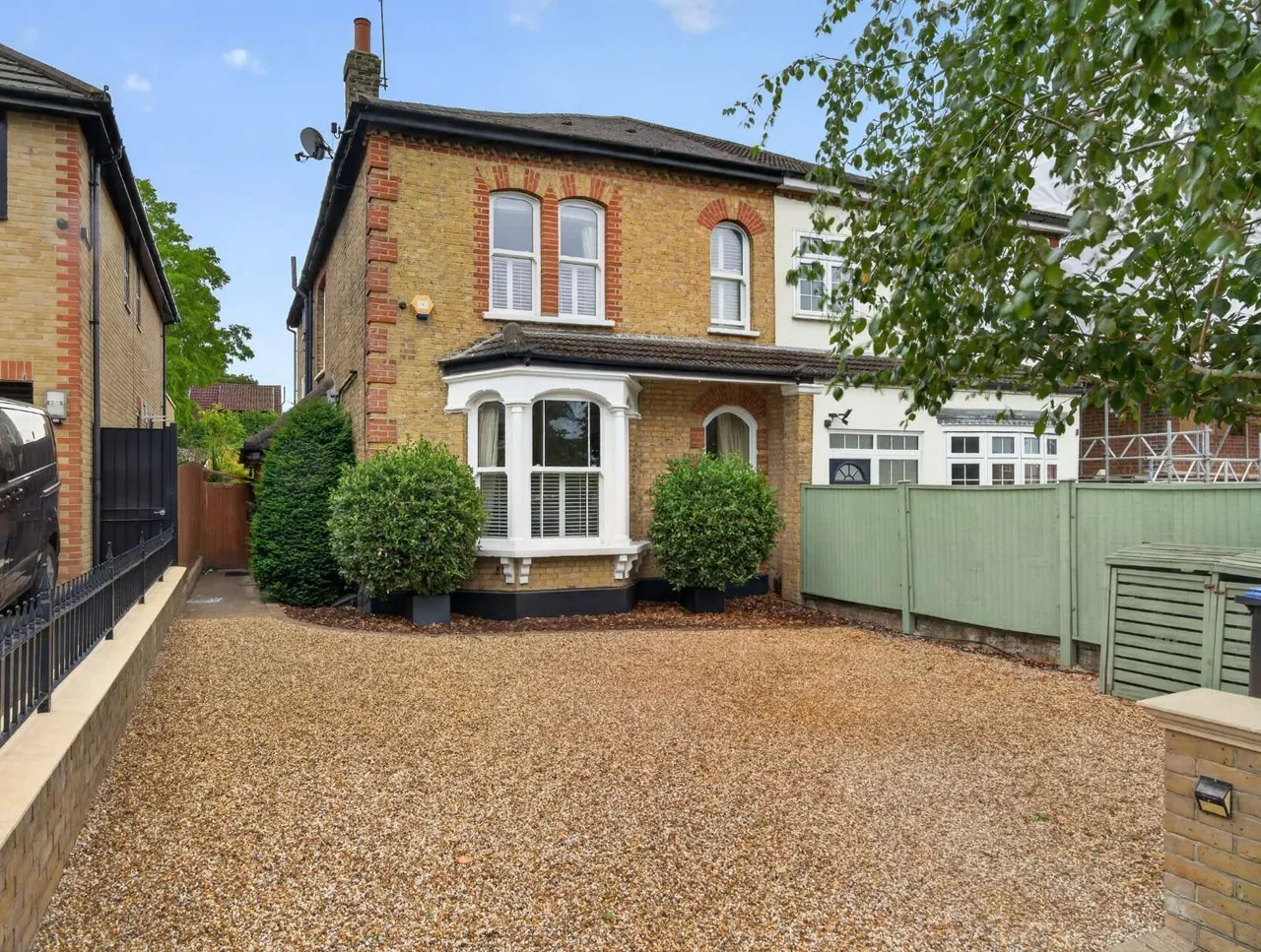 5 bed house for sale — Stag Lane, Buckhurst Hill, Essex, IG9 5TD