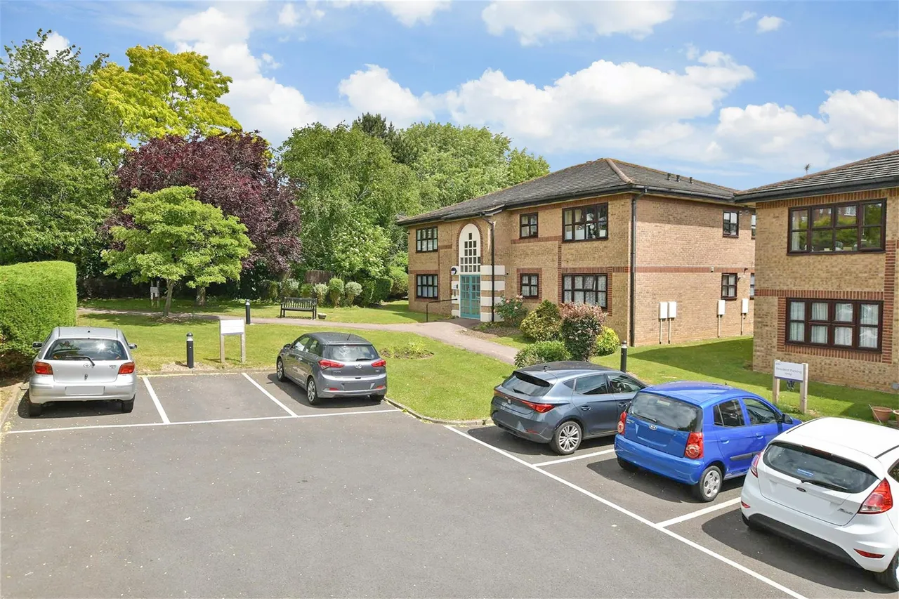 Abbs Cross Gardens, Hornchurch, RM12, photo 8