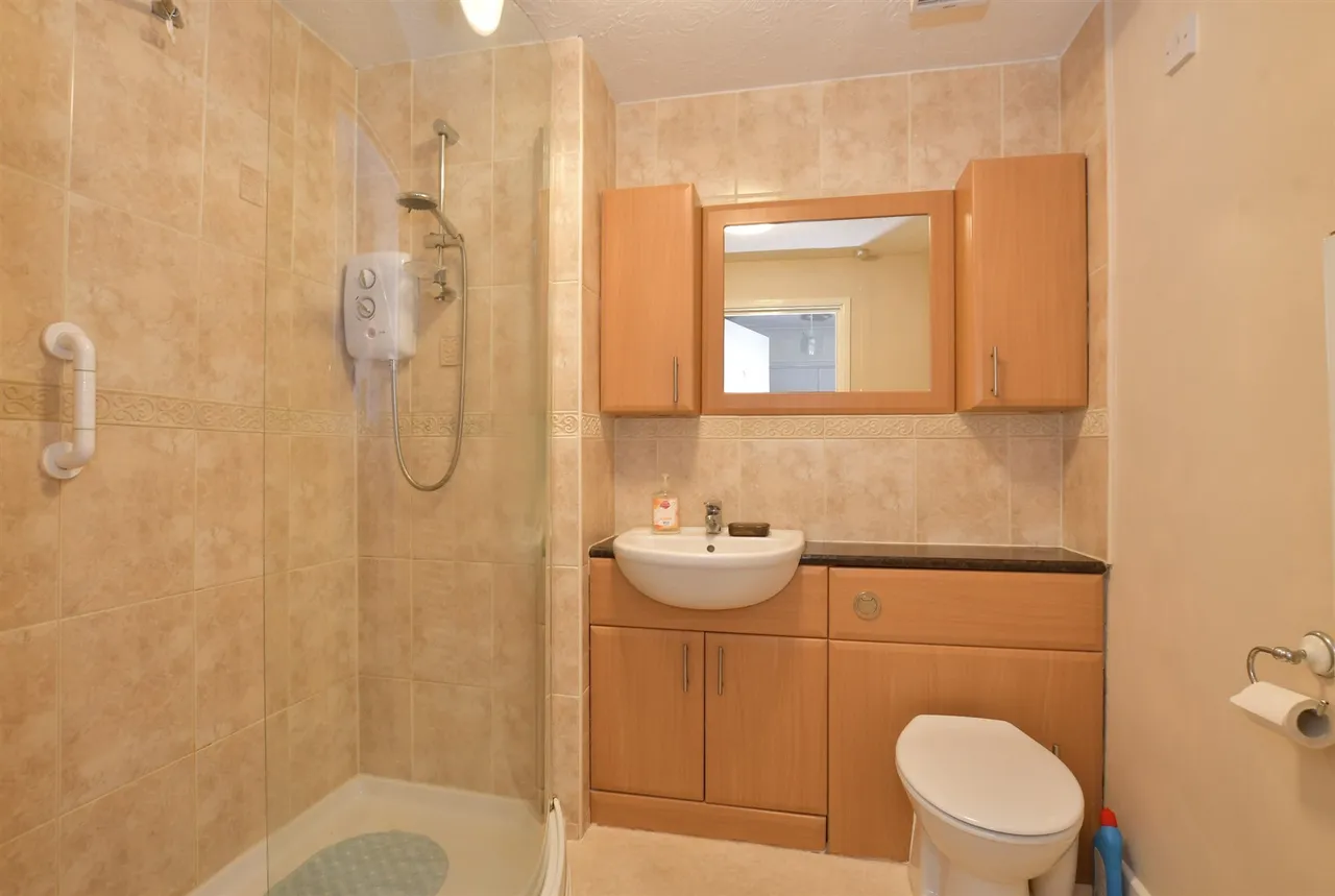 Abbs Cross Gardens, Hornchurch, RM12, photo 5