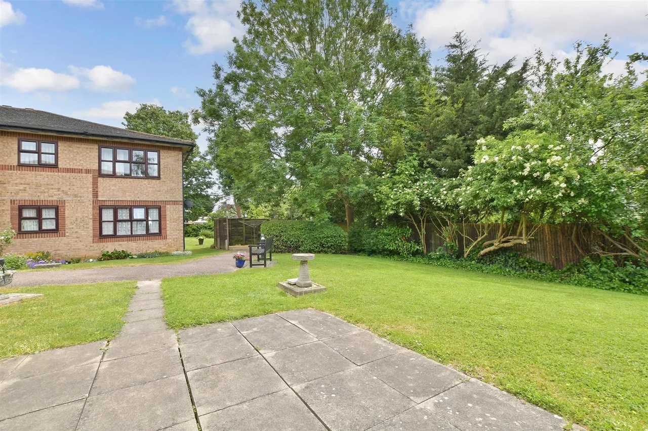 Abbs Cross Gardens, Hornchurch, RM12, photo 9