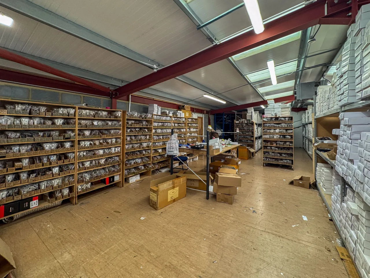 High Road, London, NW10, photo 2