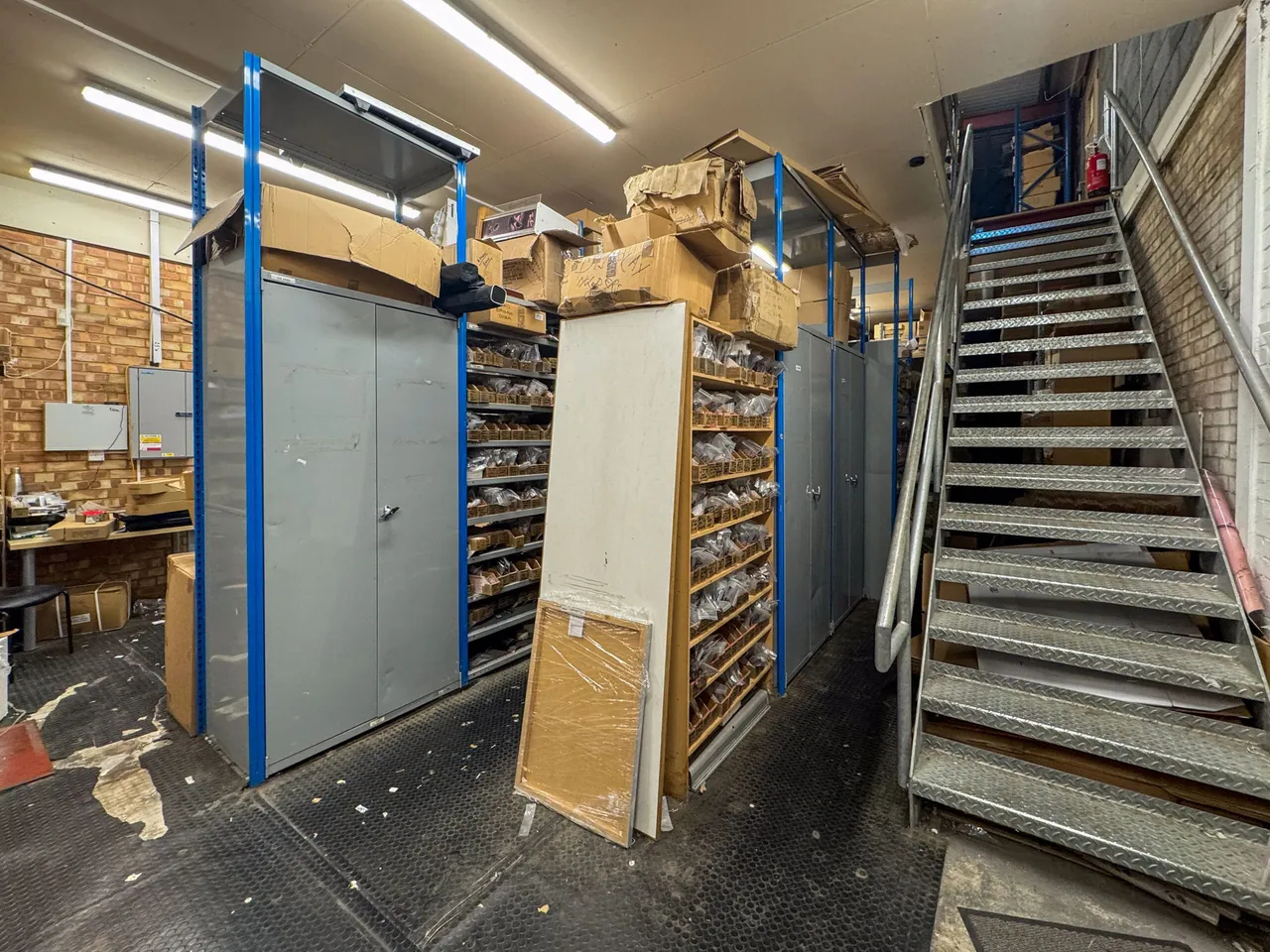 High Road, London, NW10, photo 5