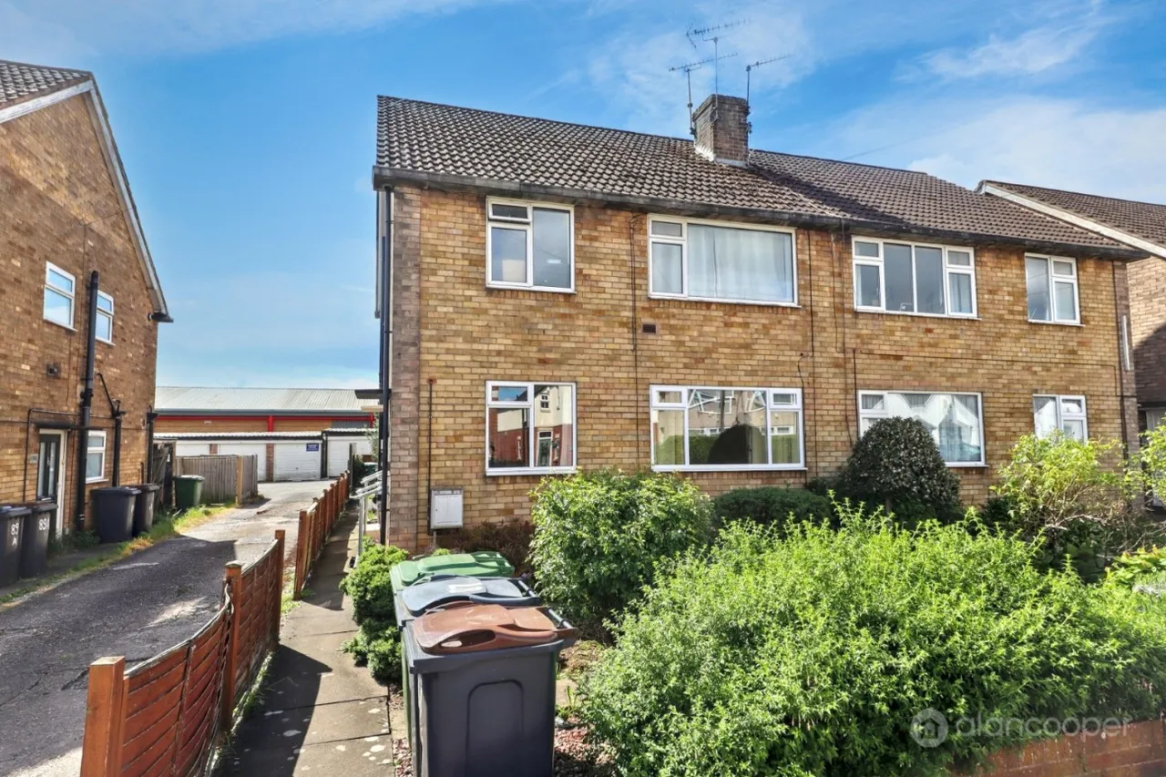 2 bed property for sale, Oaston Road, Nuneaton, CV11
