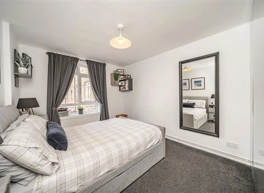 Wandsworth Road, SW8, photo 4