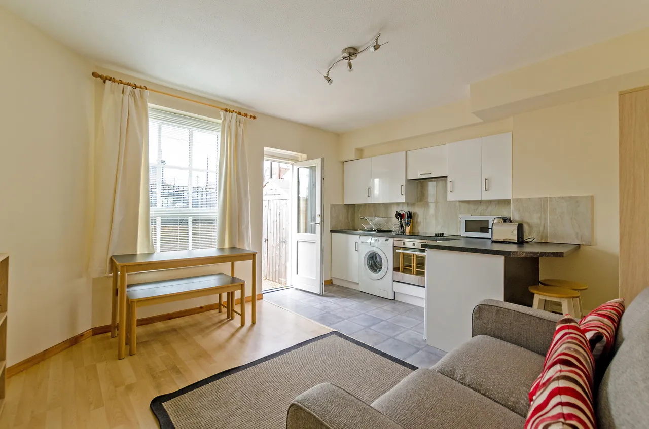 1 bed flat to rent — 152 Wilmot Street, London
