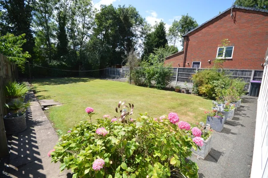 Priorslee Road, Snedshill, photo 9