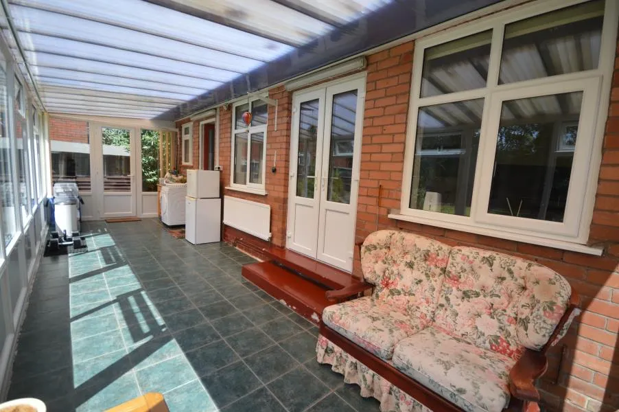 Priorslee Road, Snedshill, photo 22
