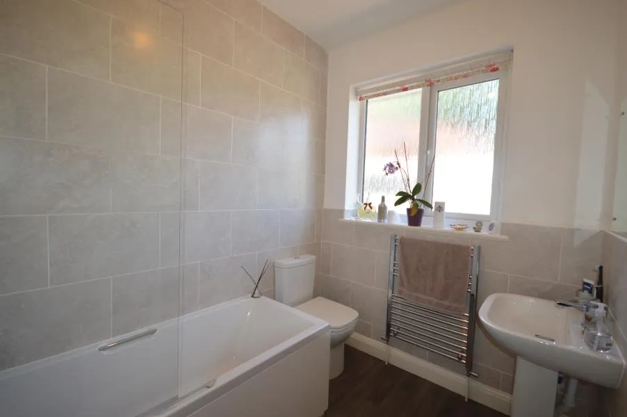 Priorslee Road, Snedshill, photo 8