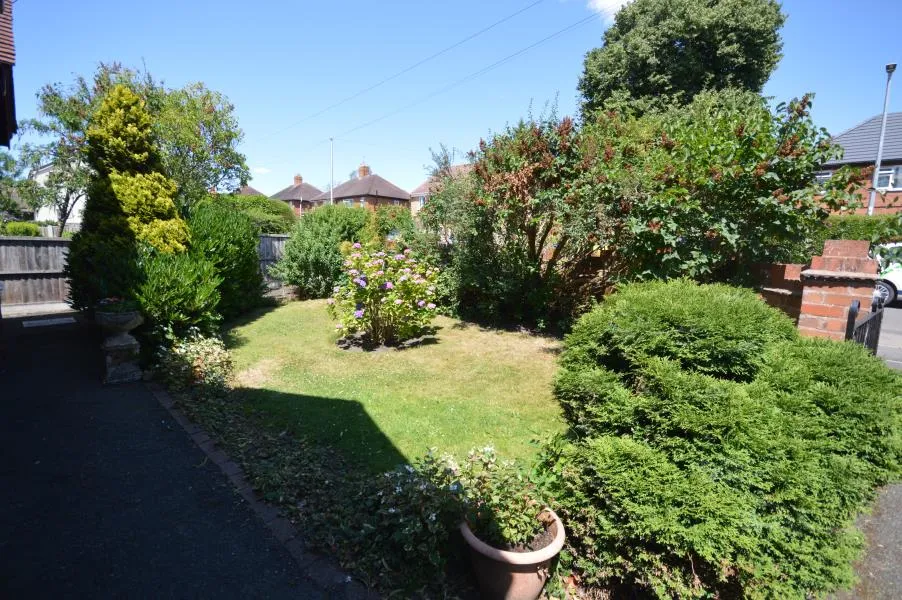 Priorslee Road, Snedshill, photo 13