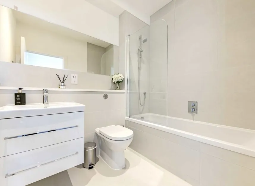 High Street, Feltham, TW13, photo 6