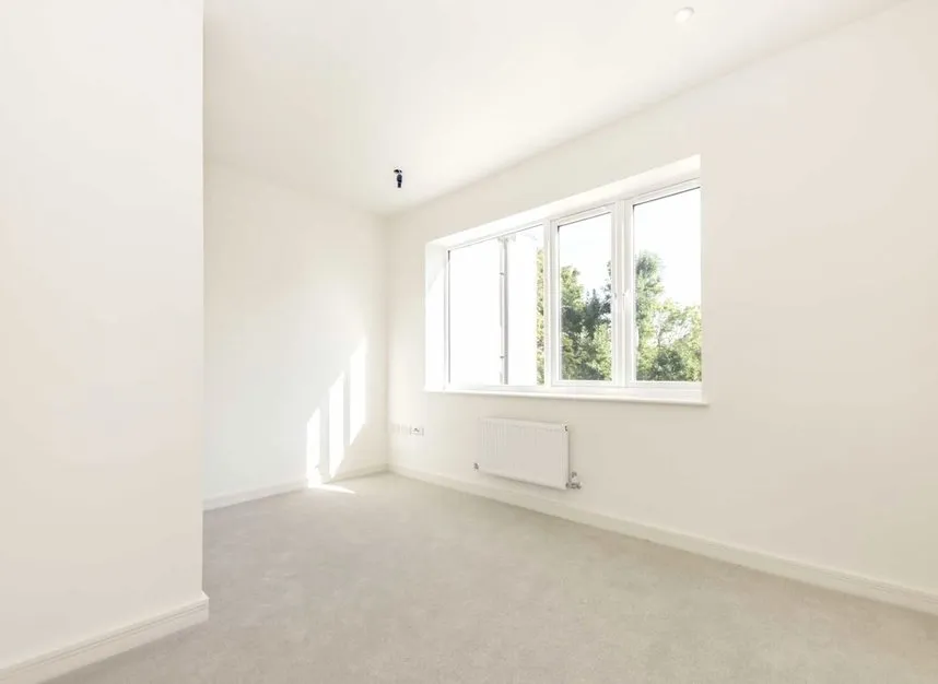 High Street, Feltham, TW13, photo 5