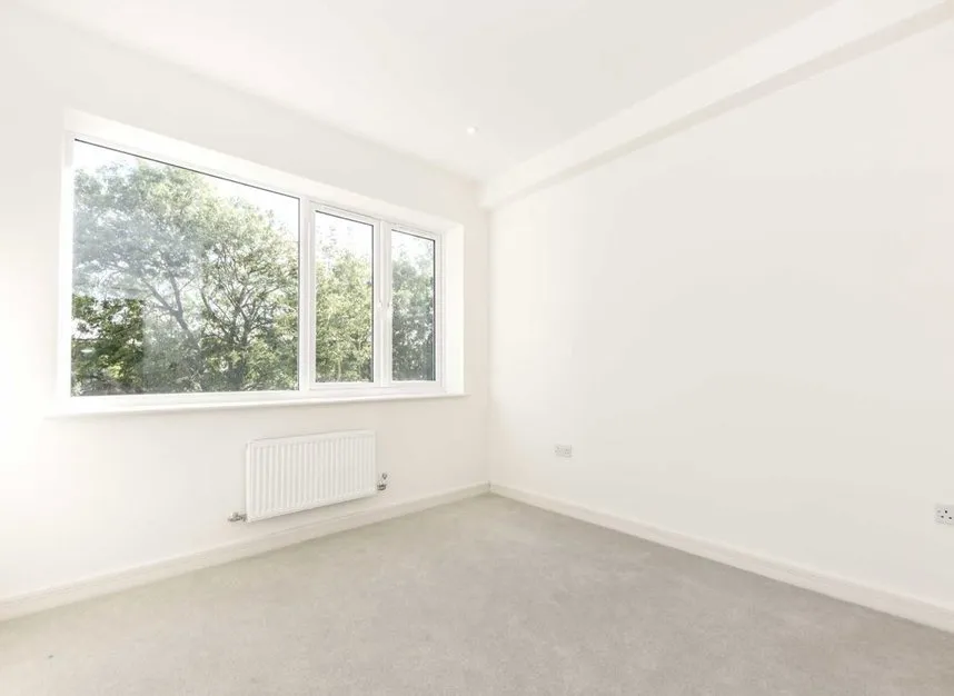 High Street, Feltham, TW13, photo 4