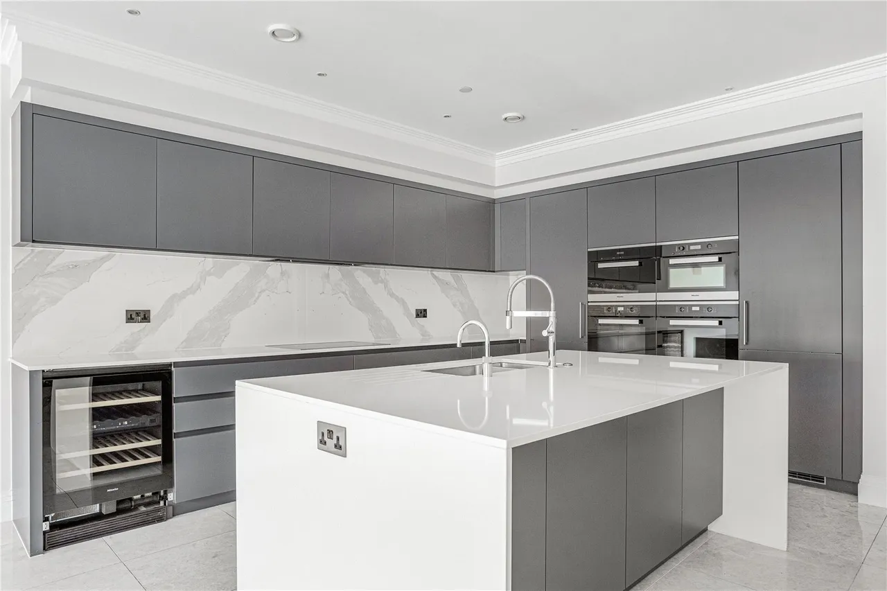 5 bed flat to rent, Stevenage Road, London, SW6