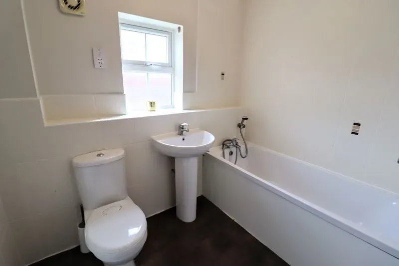 Whalley Drive, Bletchley, Milton Keynes, Buckinghamshire, MK3 6HS, photo 12