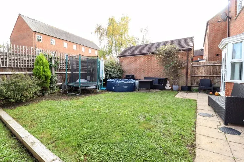 Whalley Drive, Bletchley, Milton Keynes, Buckinghamshire, MK3 6HS, photo 15