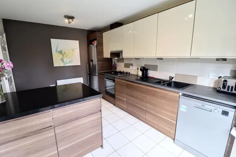 Whalley Drive, Bletchley, Milton Keynes, Buckinghamshire, MK3 6HS, photo 2