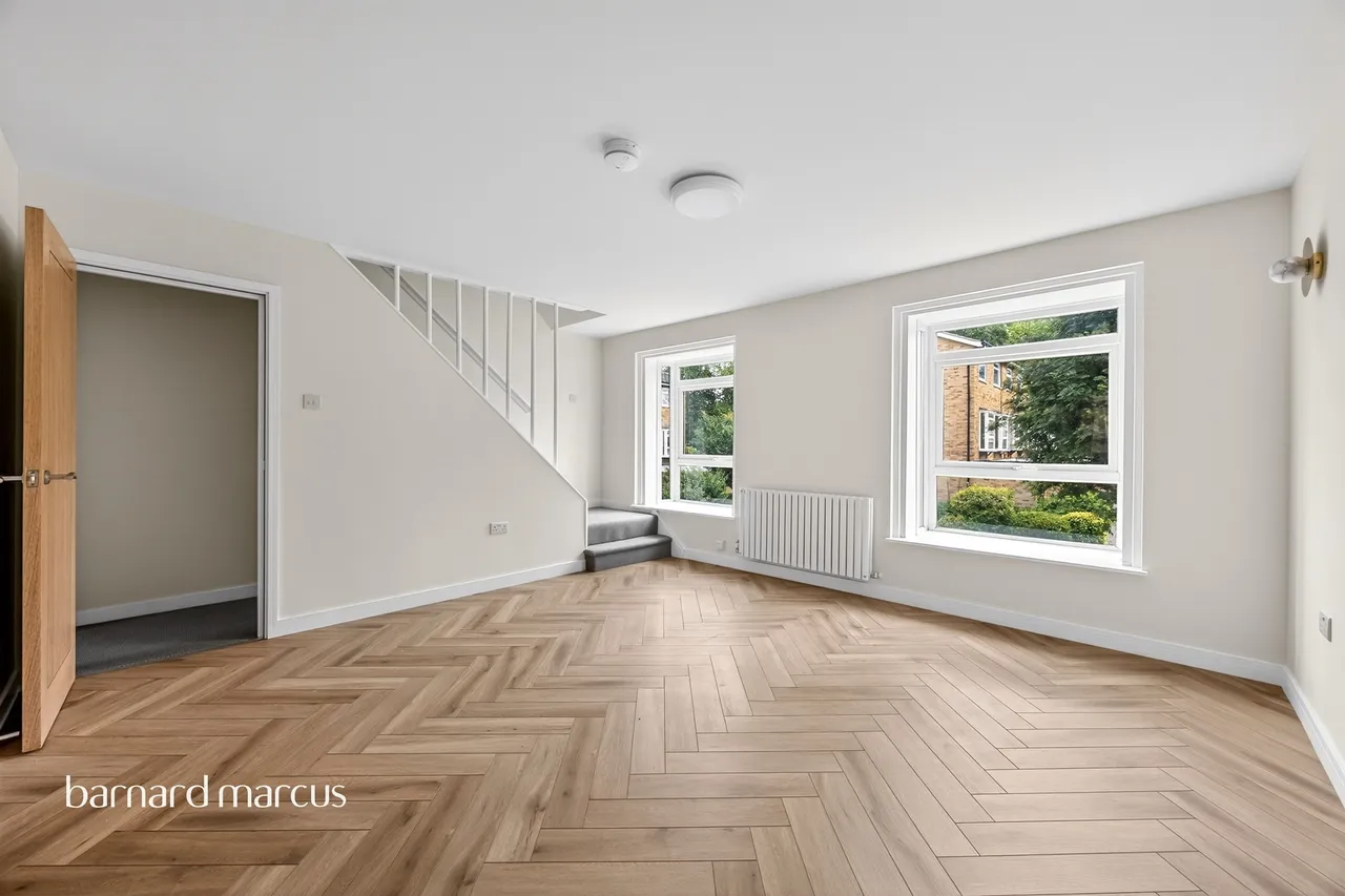3 bed flat for sale — Cotelands, Croydon