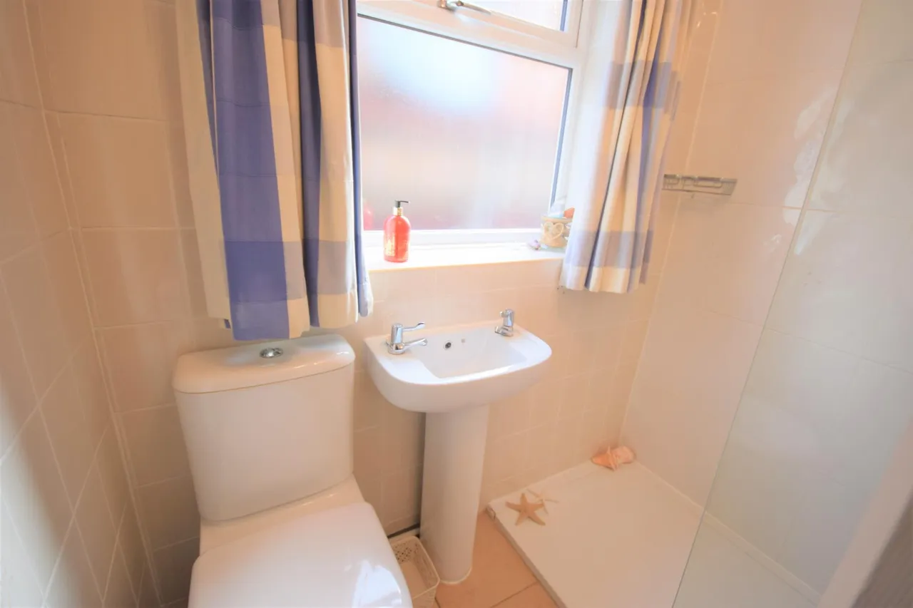 Ffordd Cynan, Wrexham, LL12, photo 6