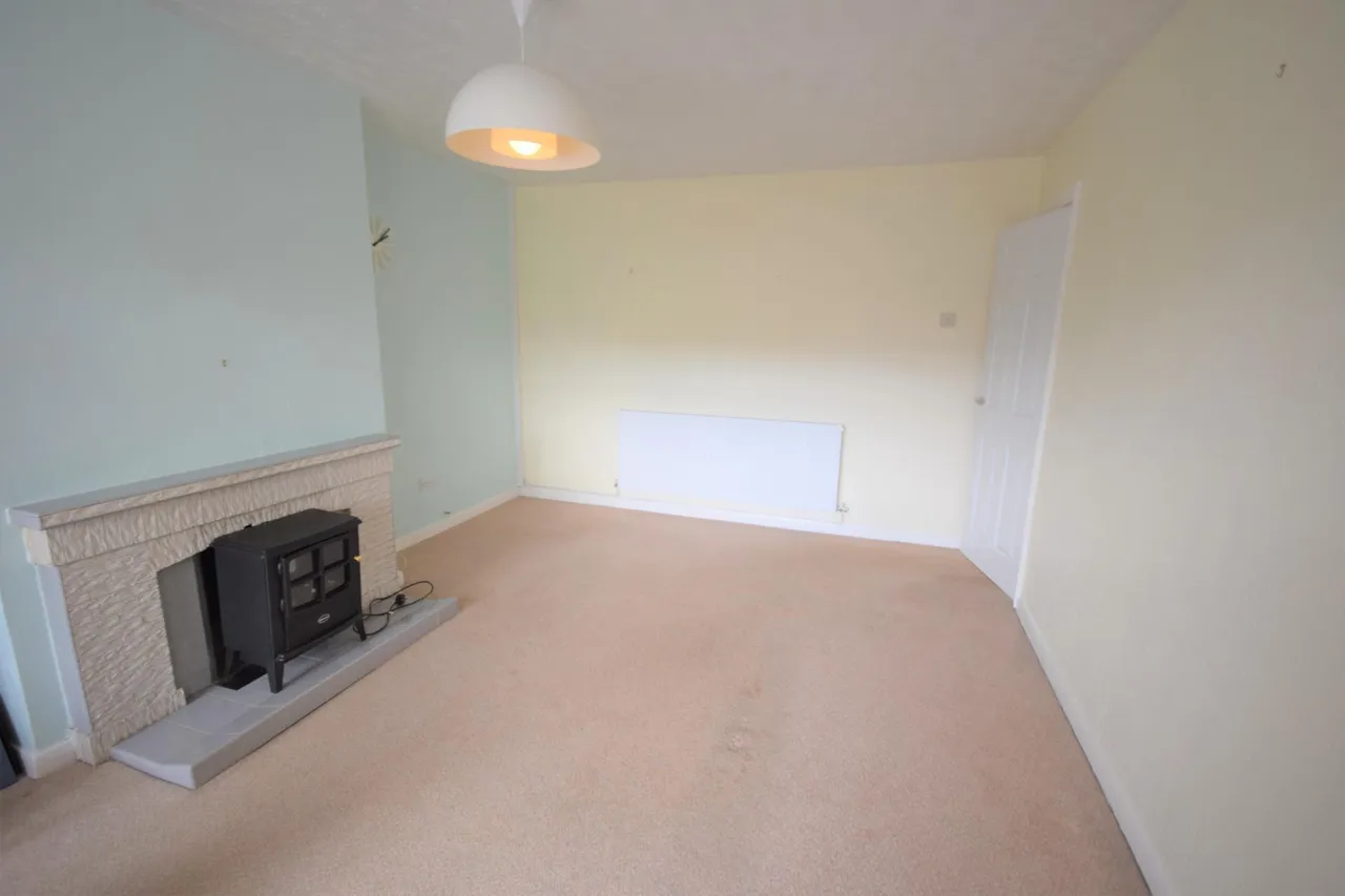 Ffordd Cynan, Wrexham, LL12, photo 3