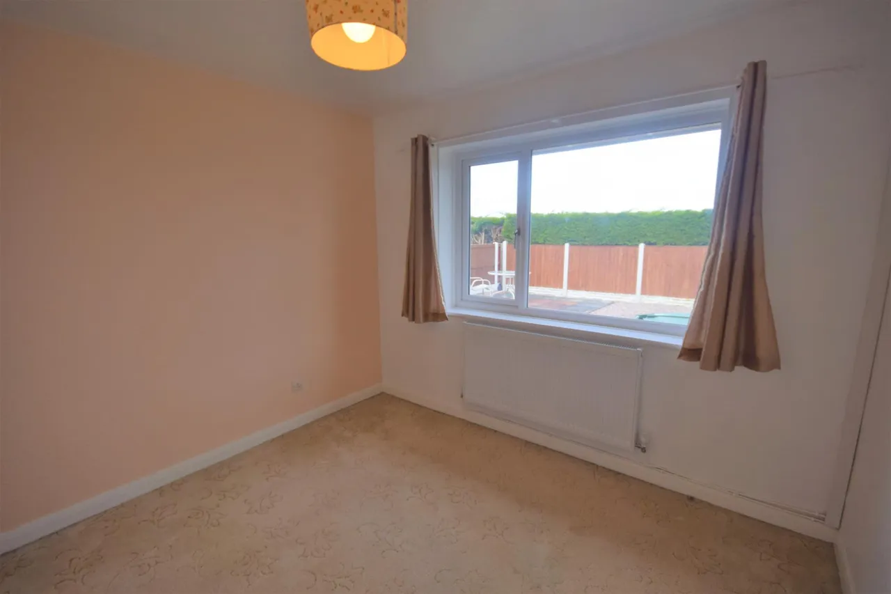 Ffordd Cynan, Wrexham, LL12, photo 5