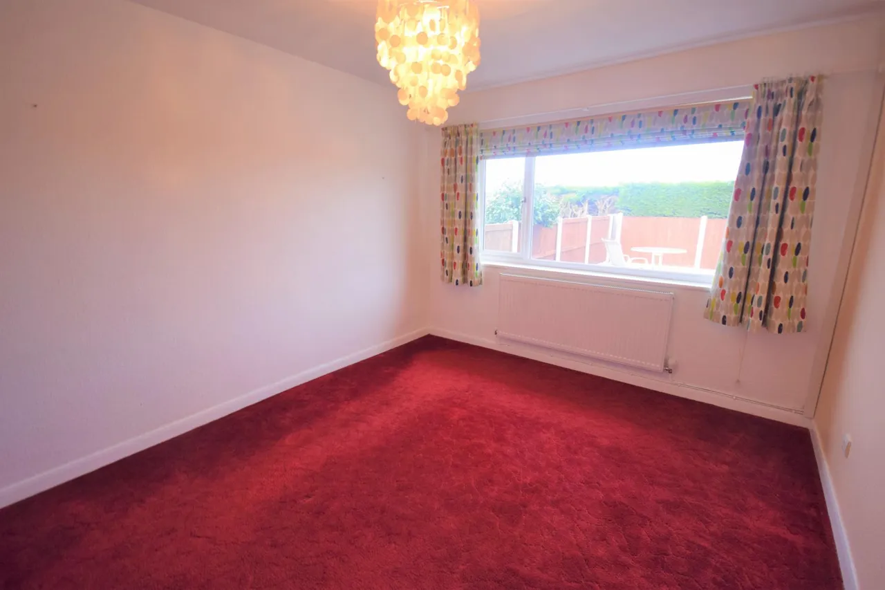 Ffordd Cynan, Wrexham, LL12, photo 4