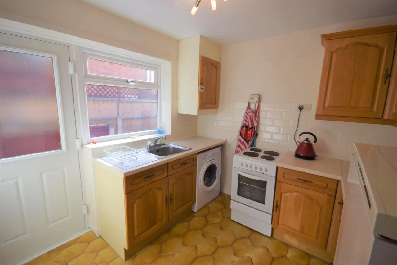Ffordd Cynan, Wrexham, LL12, photo 2