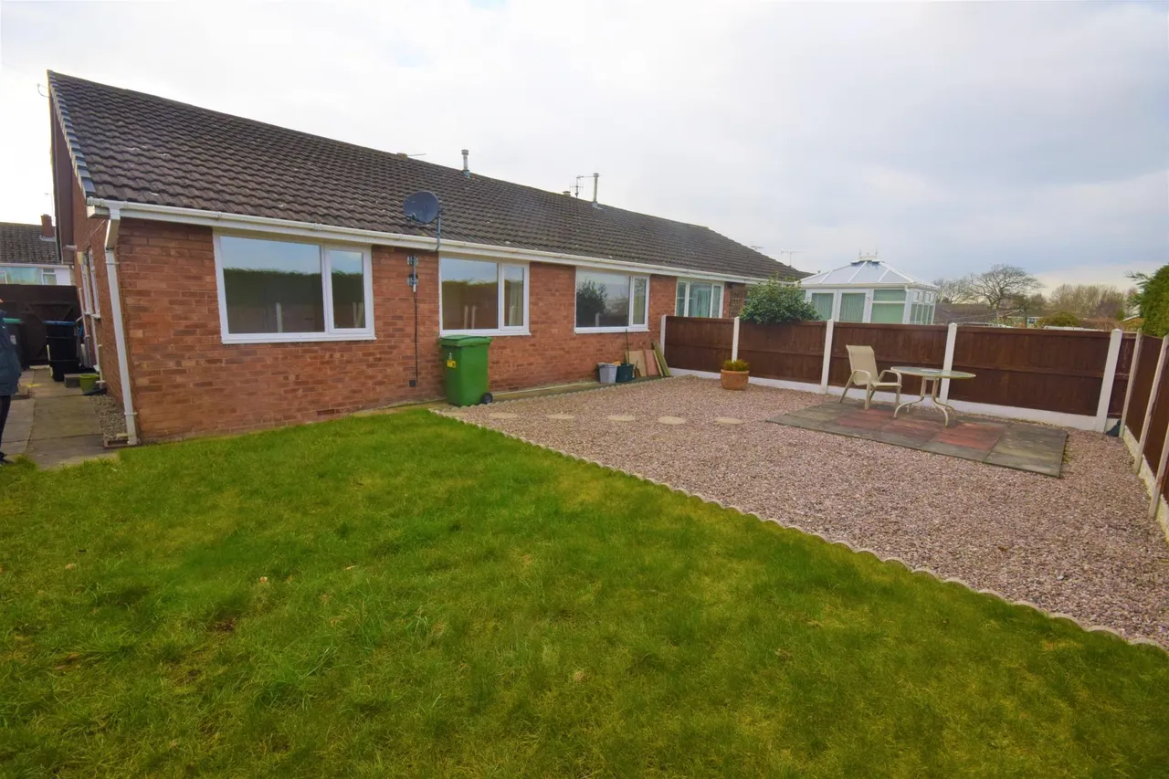 Ffordd Cynan, Wrexham, LL12, photo 9