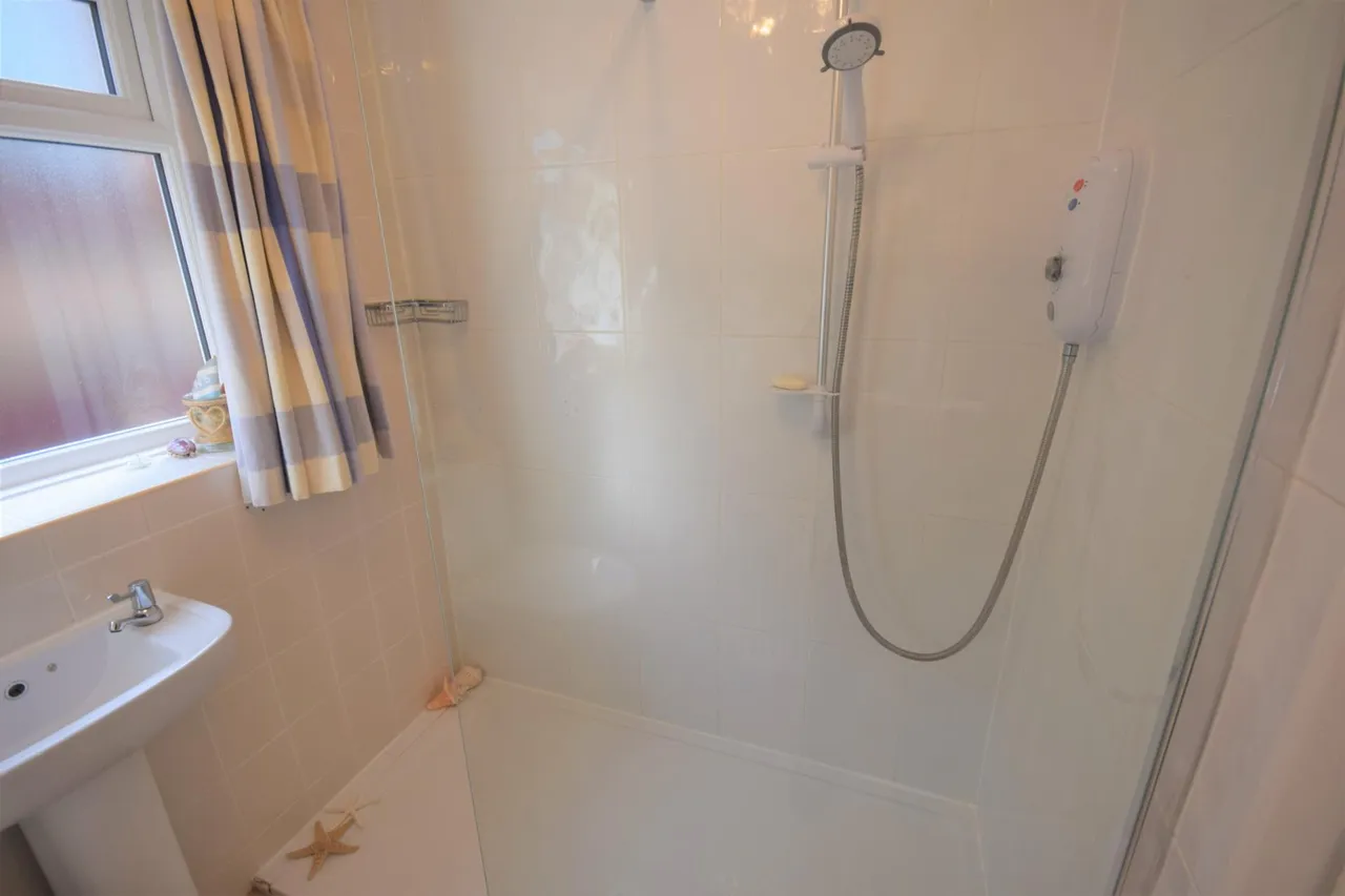 Ffordd Cynan, Wrexham, LL12, photo 8