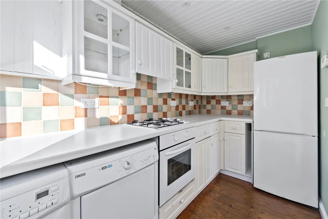 Cleveland Avenue, Hampton, TW12 2RD, photo 6
