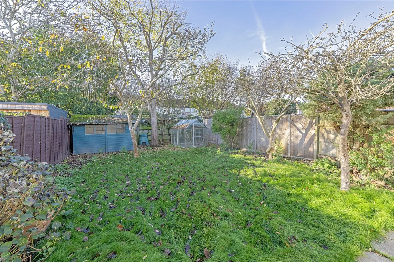 Cleveland Avenue, Hampton, TW12 2RD, photo 14
