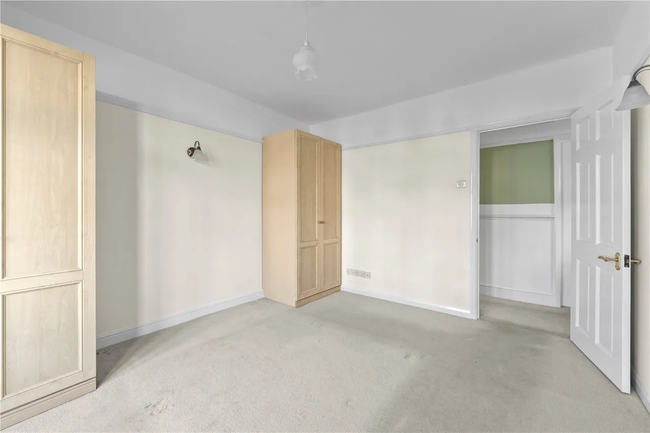 Cleveland Avenue, Hampton, TW12 2RD, photo 9