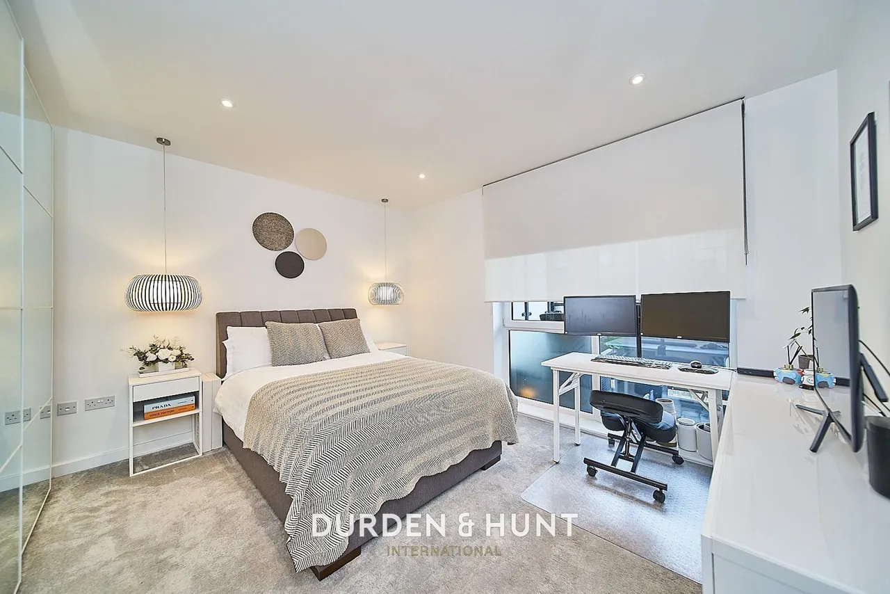 Larch Place, Violet Court, RM3, photo 15