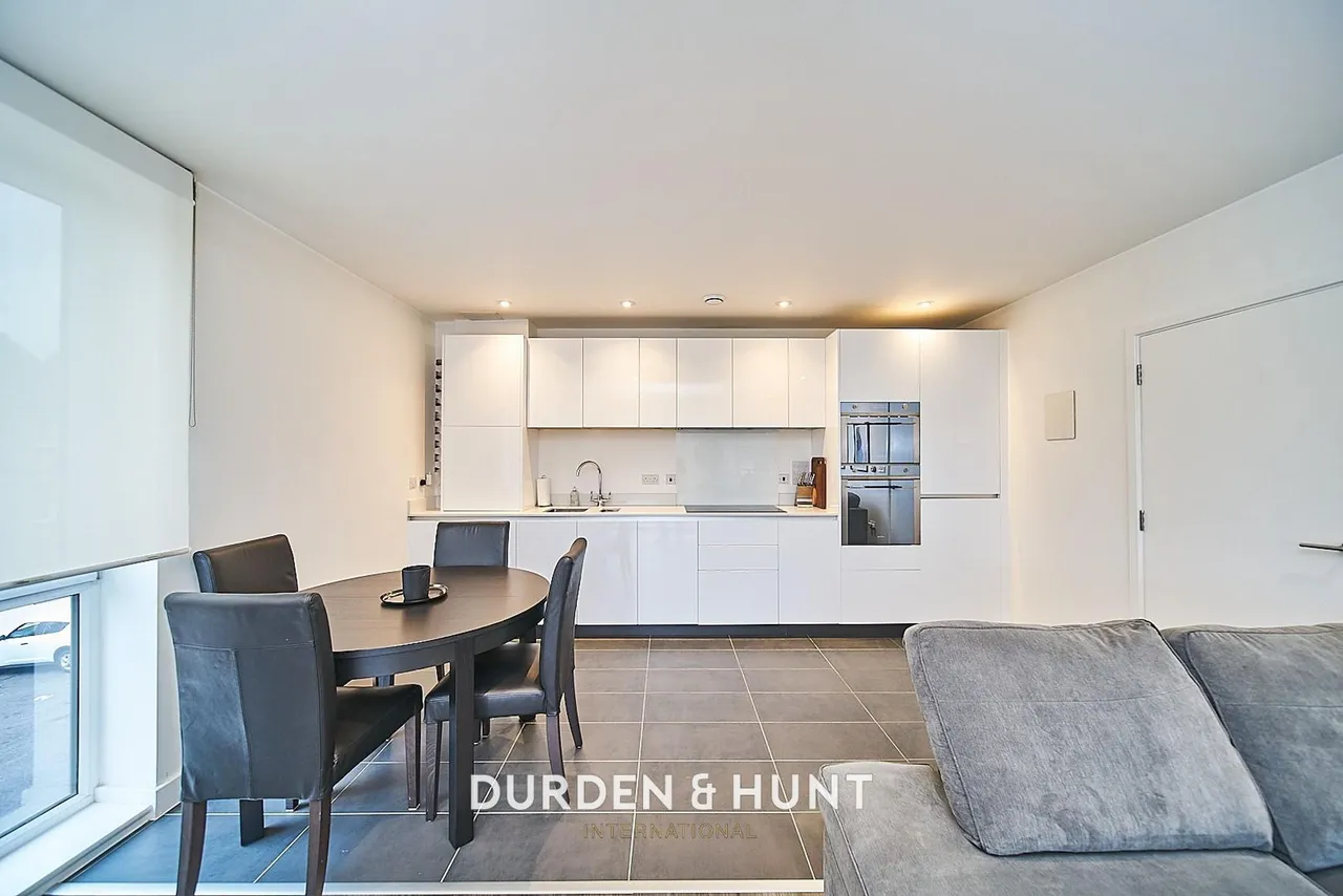 Larch Place, Violet Court, RM3, photo 5
