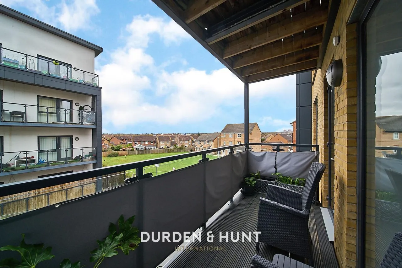 Larch Place, Violet Court, RM3, photo 7