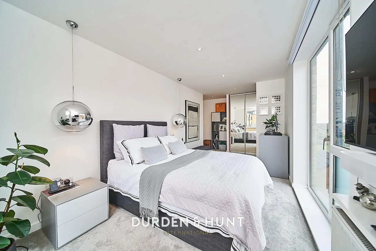 Larch Place, Violet Court, RM3, photo 11