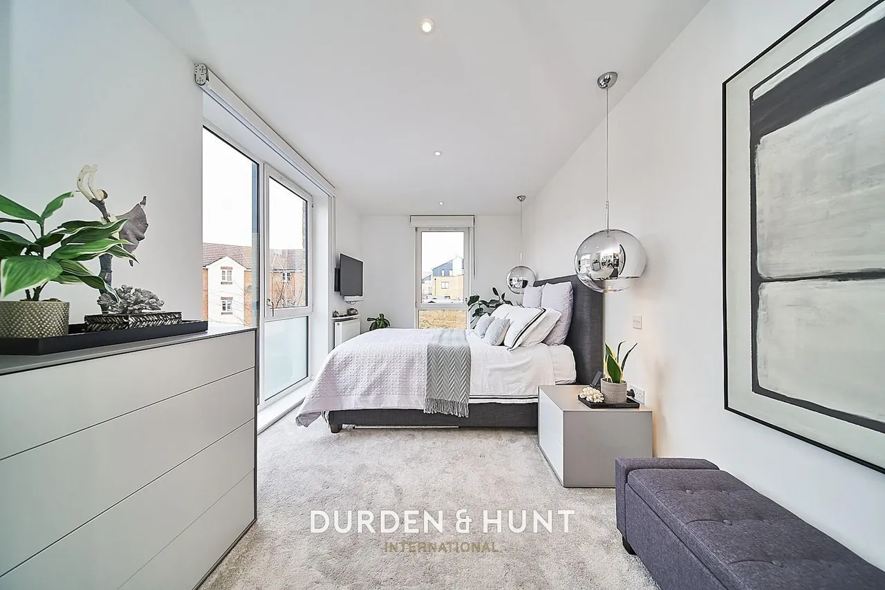 Larch Place, Violet Court, RM3, photo 9