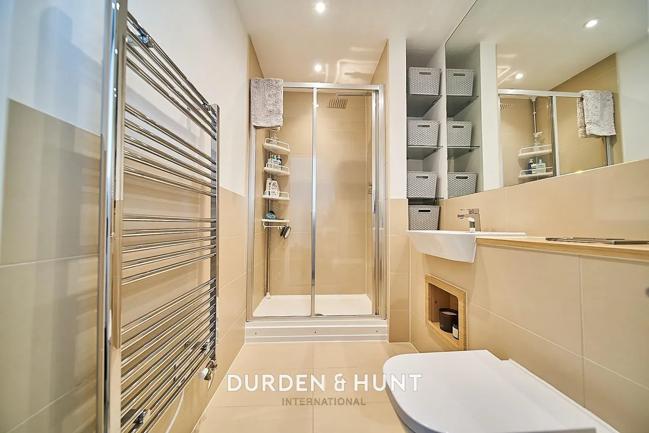 Larch Place, Violet Court, RM3, photo 14