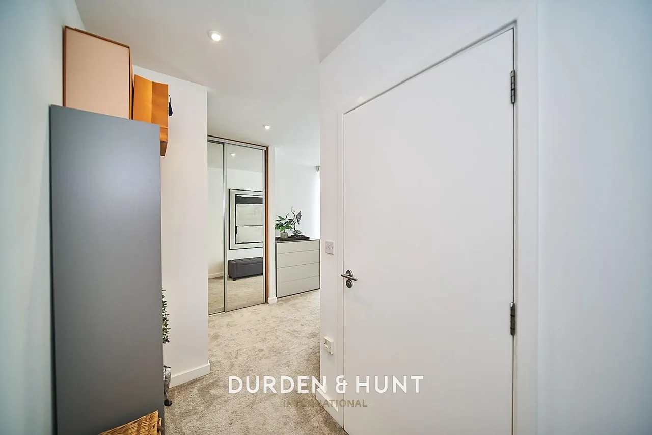 Larch Place, Violet Court, RM3, photo 13