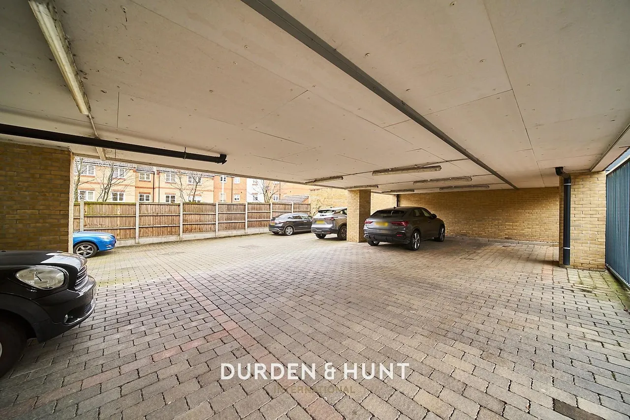 Larch Place, Violet Court, RM3, photo 18