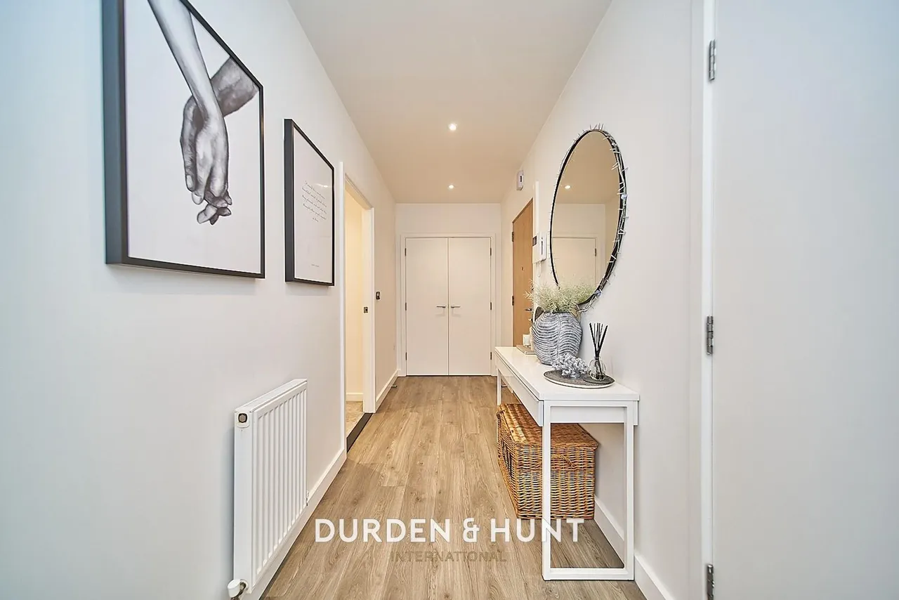 Larch Place, Violet Court, RM3, photo 8