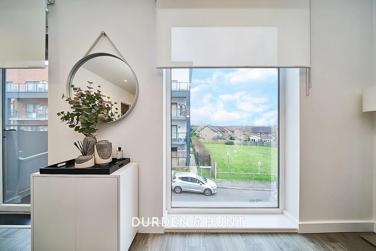 Larch Place, Violet Court, RM3, photo 4