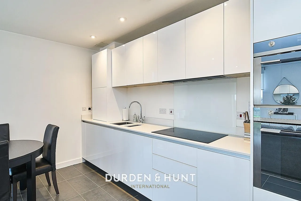 Larch Place, Violet Court, RM3, photo 6