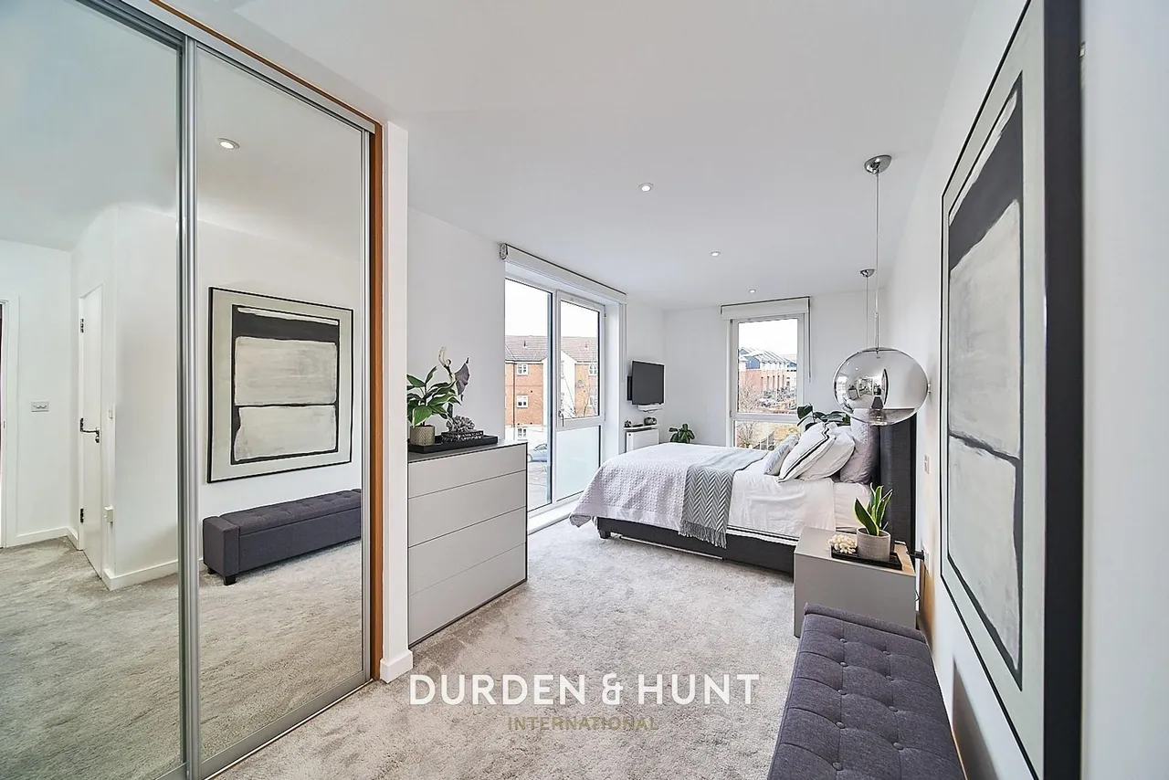 Larch Place, Violet Court, RM3, photo 10