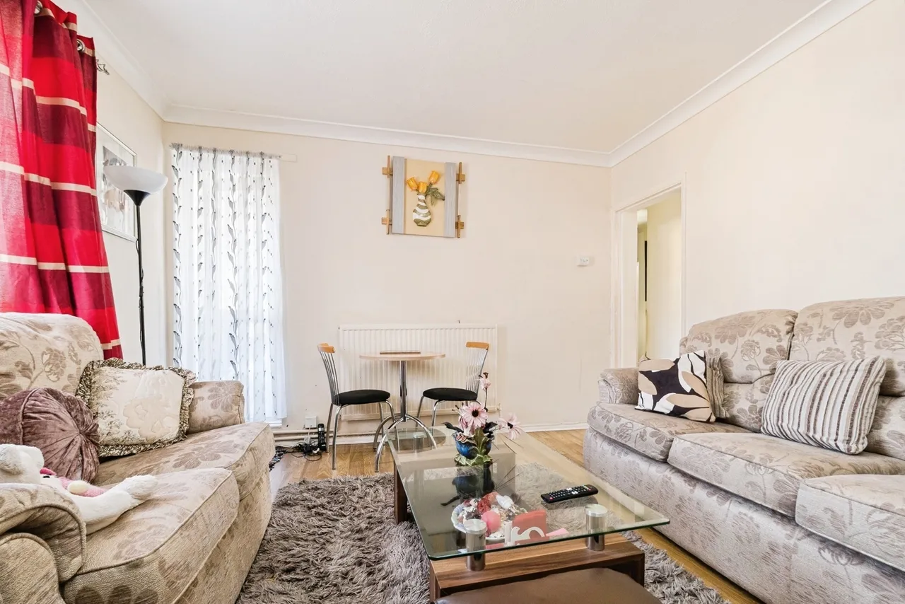 Broxburn Drive, South Ockendon, RM15, photo 3