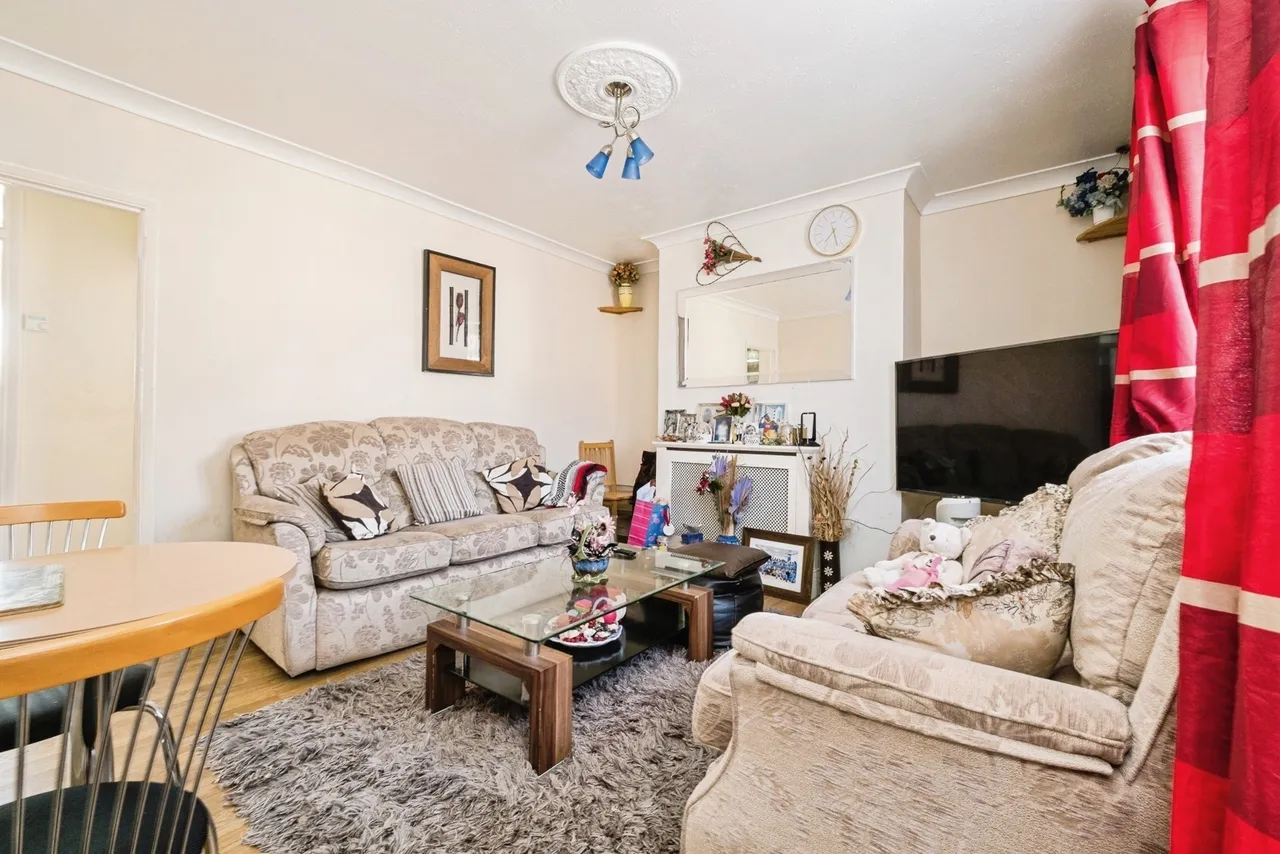 Broxburn Drive, South Ockendon, RM15, photo 4