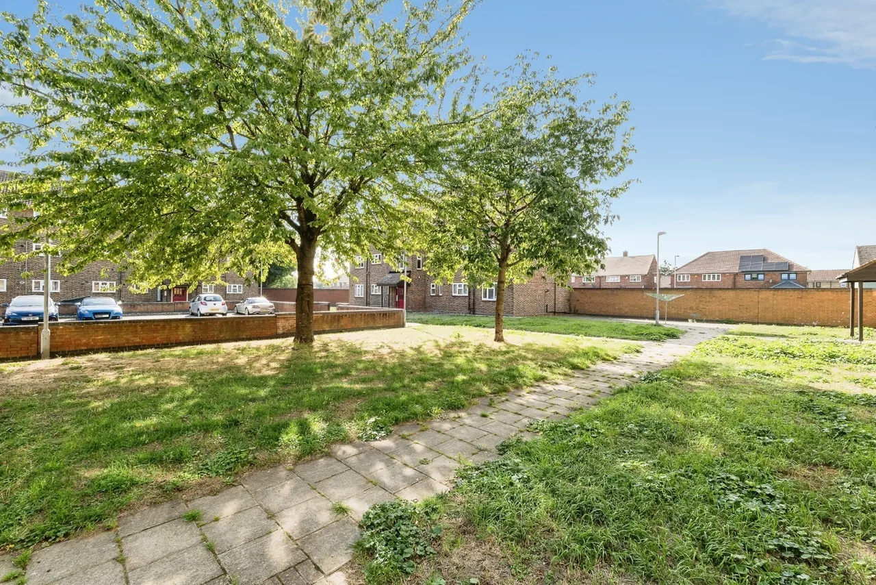 Broxburn Drive, South Ockendon, RM15, photo 11